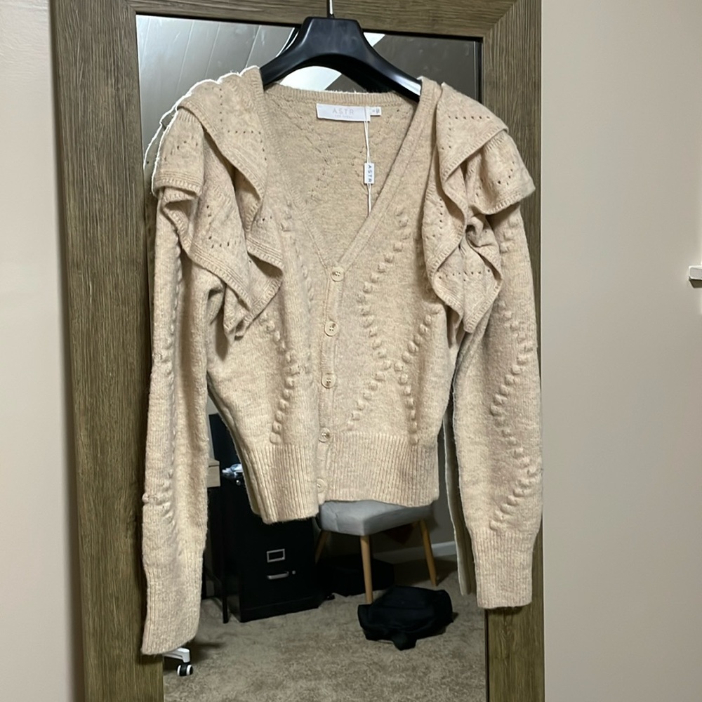 ASTR the Label Ruffle Sleeve Sweater